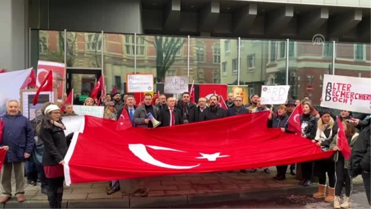 Almanya\'da Atatürk\'e yönelik yapılan çirkin yayın protesto edildi