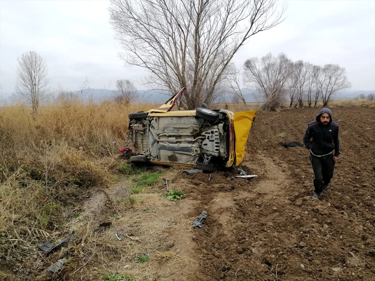 Amasya\'da hafif ticari araç devrildi: 7 yaralı