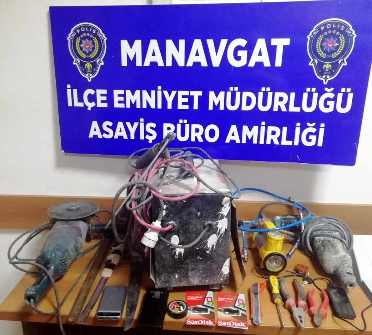 Antalya\'da 3 hırsızlık şüphelisi tutuklandı