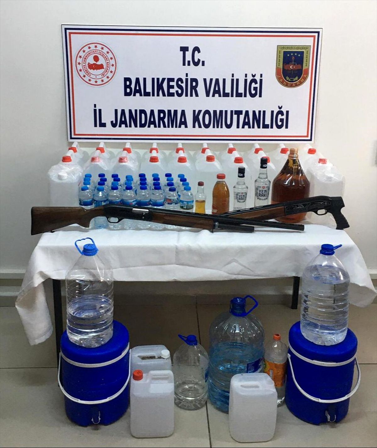 Balıkesir\'de sahte içki ve kaçak sigara operasyonu