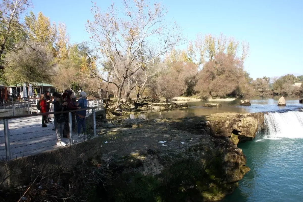 Bir günü bir gününü tutmayan Manavgat şelalesi ziyaretçilerine hayal kırıklığı yaşatıyor