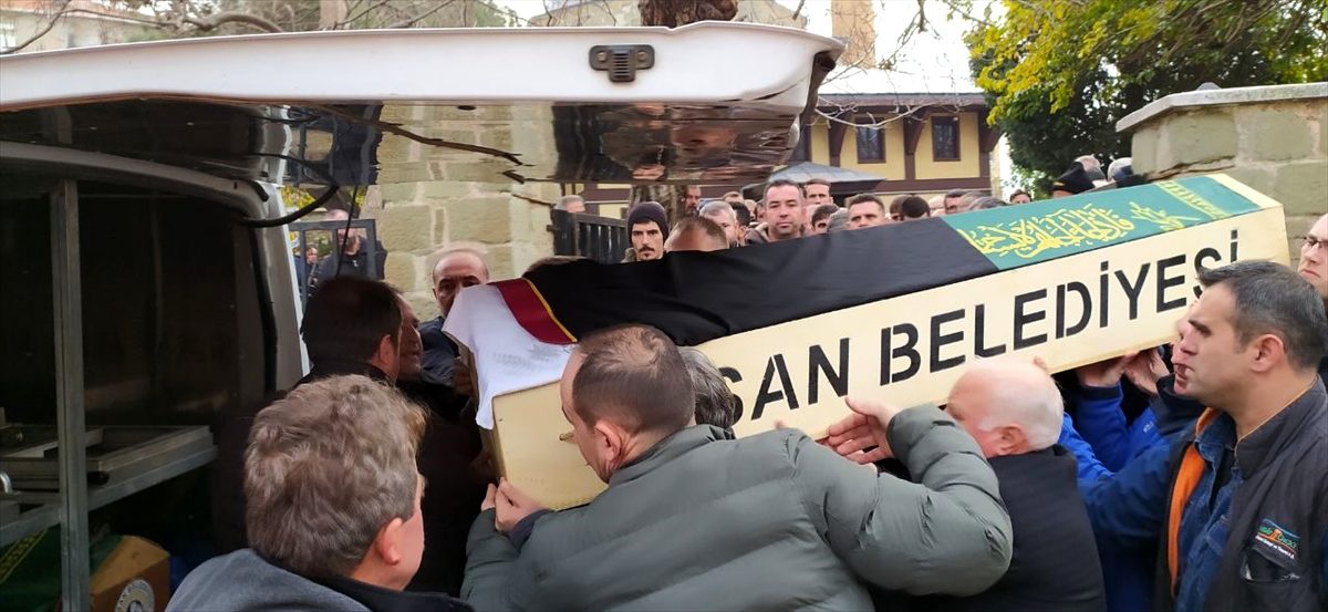 Edirne\'de cansız bedeni su kanalında bulunan avukat defnedildi