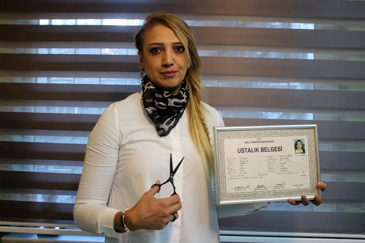 Erkek kuaförüne kadın eli değdi