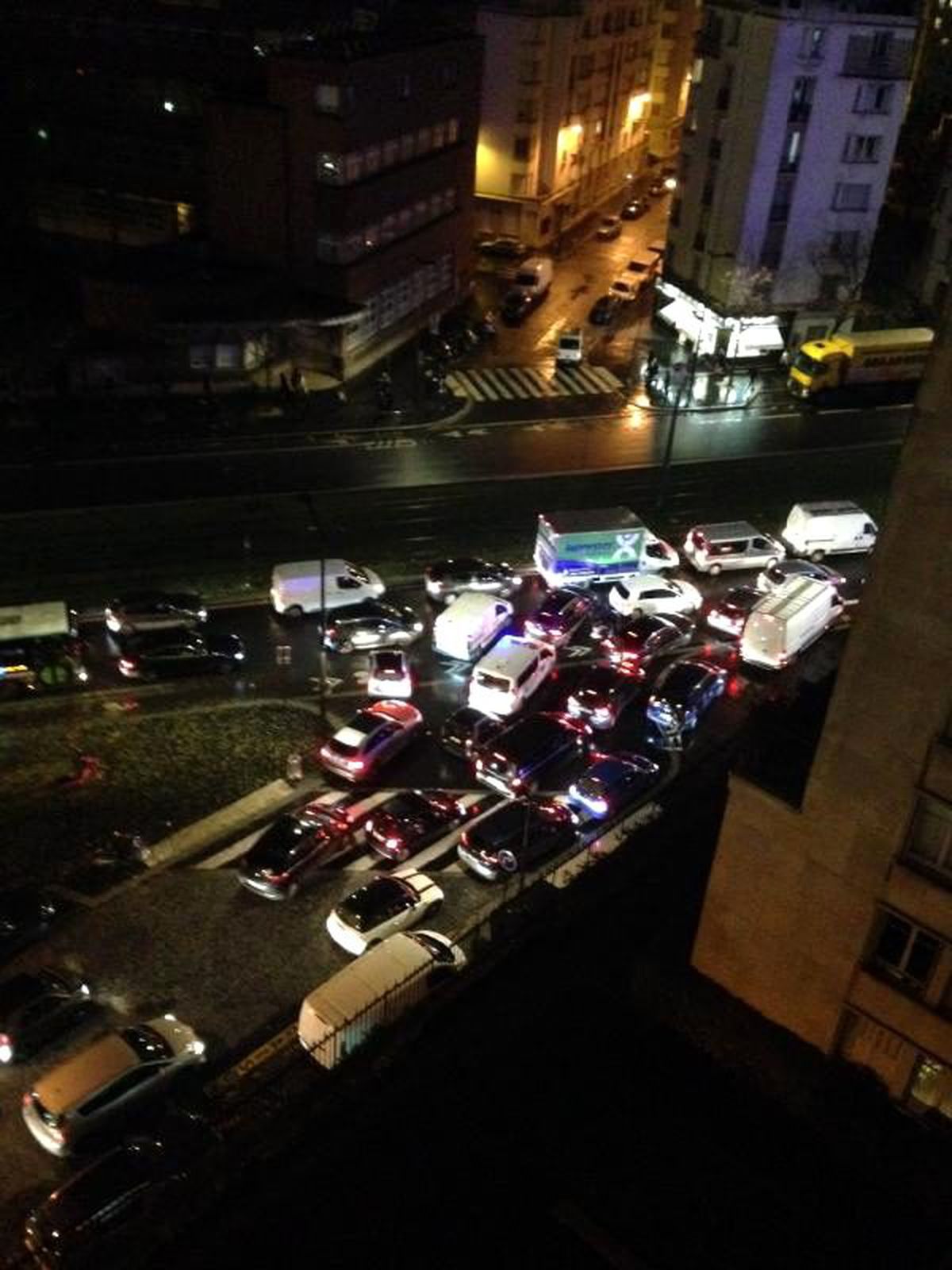 Fransa\'da grev hayatı felç etti