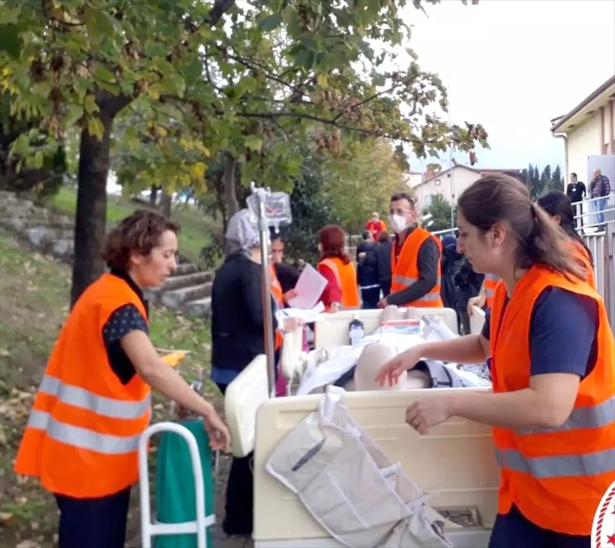 Karamürsel Devlet Hastanesinde afet planı tatbikatı yapıldı