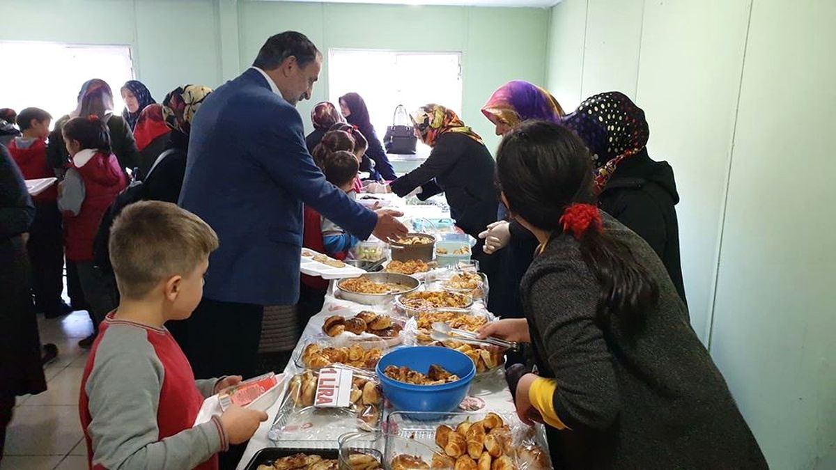 Kermese Başkan Şahin\'de destek oldu