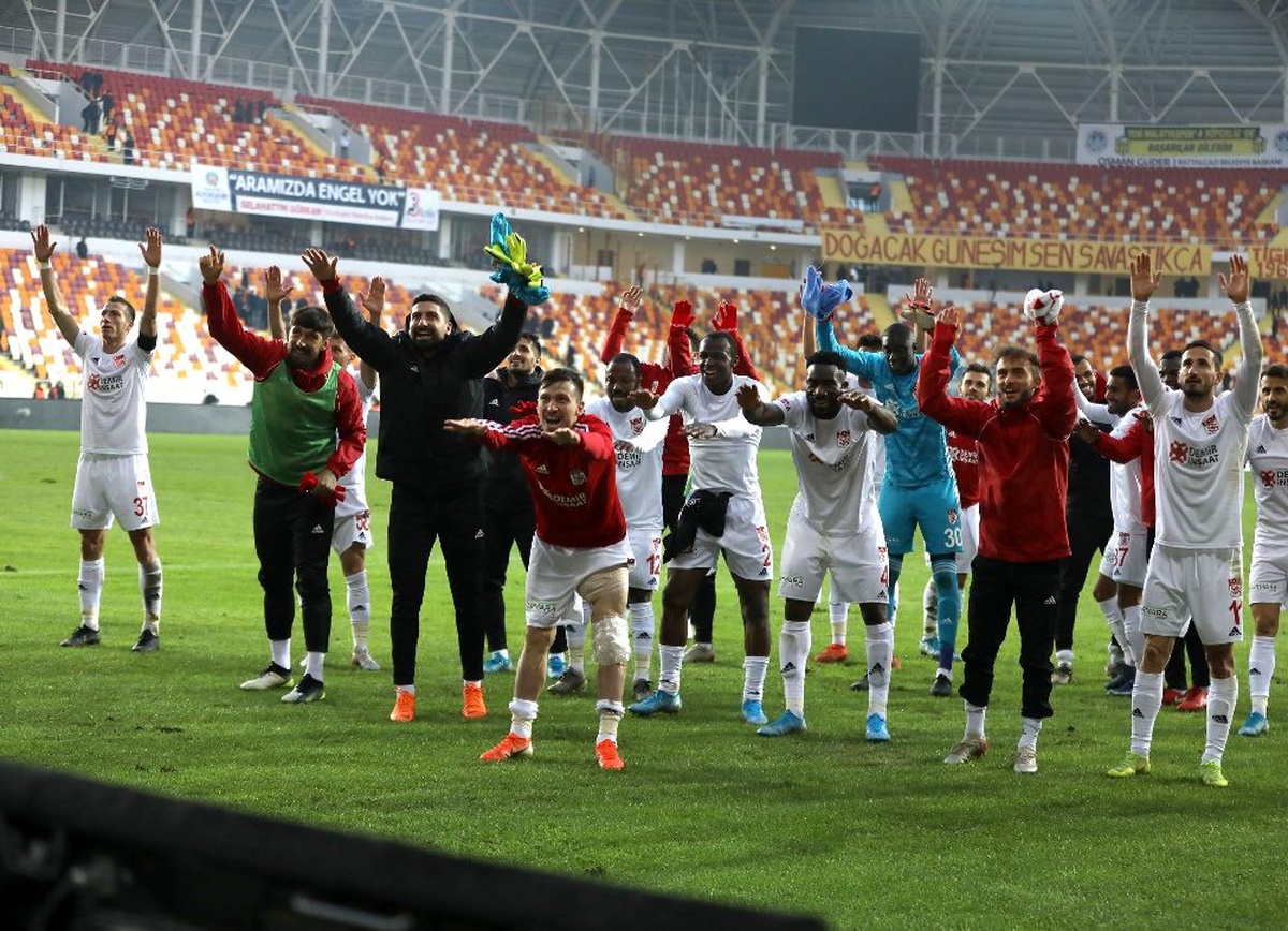 Lider Sivasspor\'a 2 gün izin