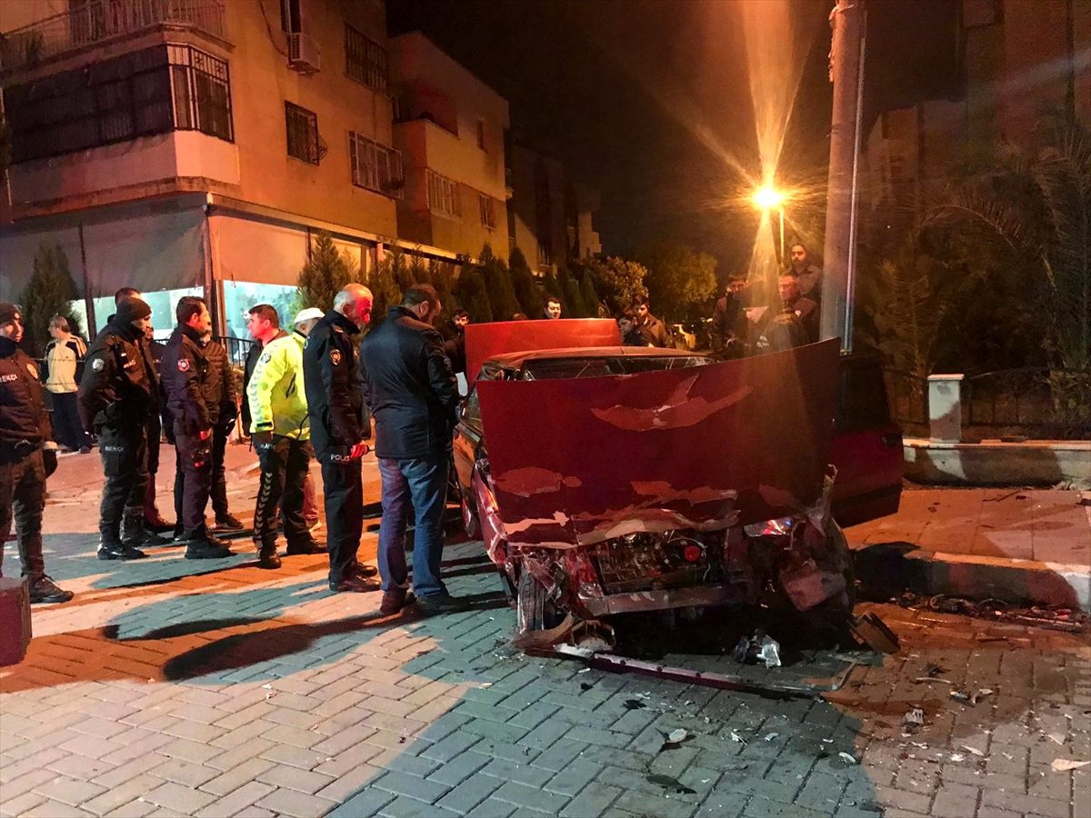 Manisa\'da uygulama noktasından kaçan sürücü kaza yaptı