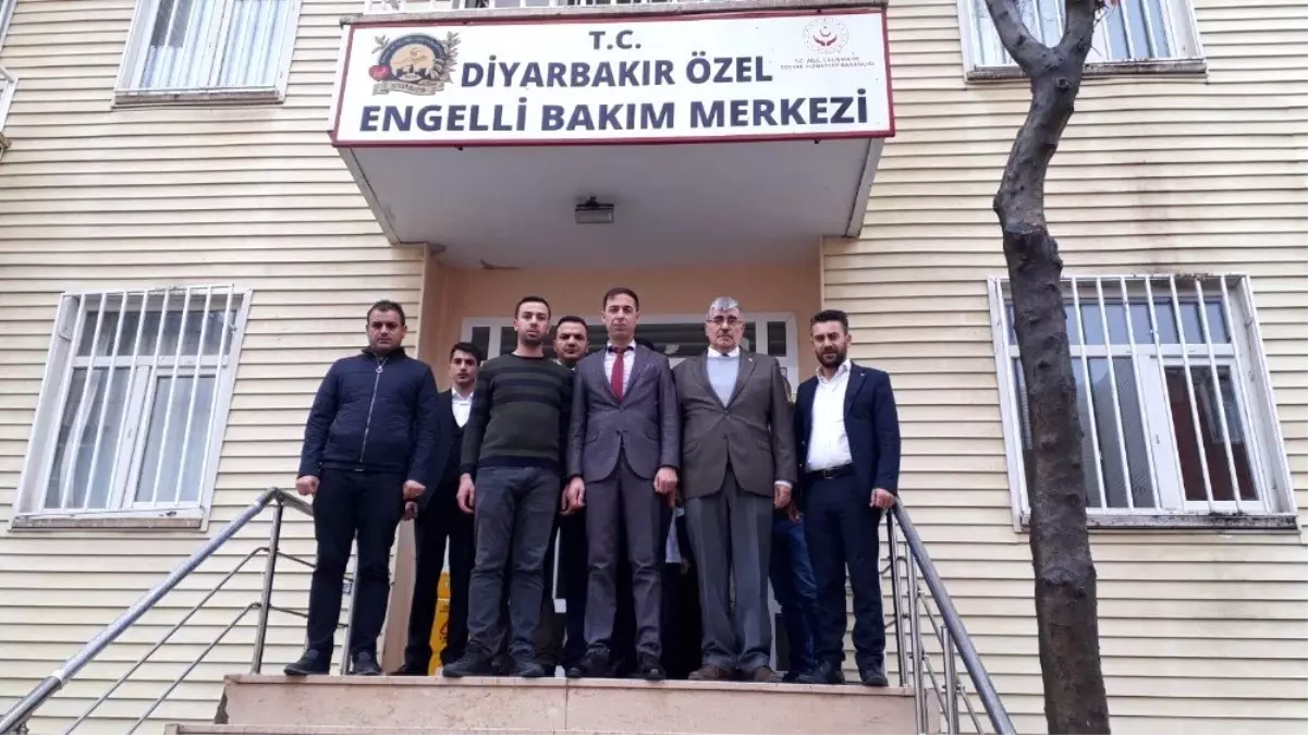 MHP\'den bakımevindeki yaşlılara ziyaret