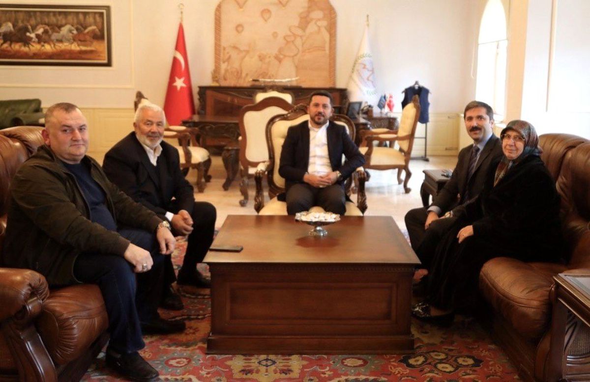 Milletvekili Sarıkaya\'dan Belediye Başkanı Arı\'ya ziyaret