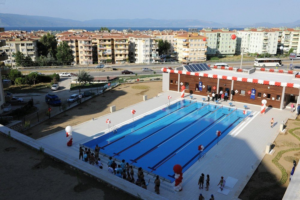 Mudanya Belediyesi, Büyükşehir\'in yüzme havuzunu kapattırdı