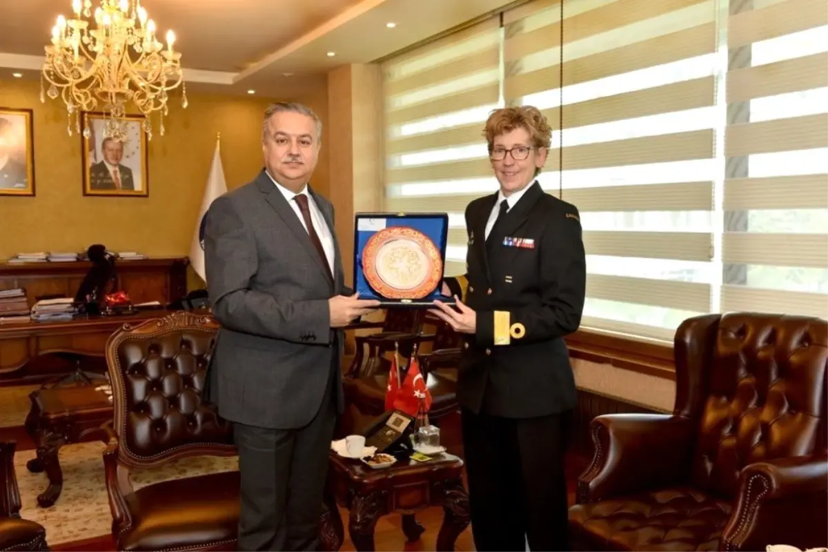 NATO Daimi Deniz Görev Grubu gemi komutanlarından Vali Su\'ya ziyaret