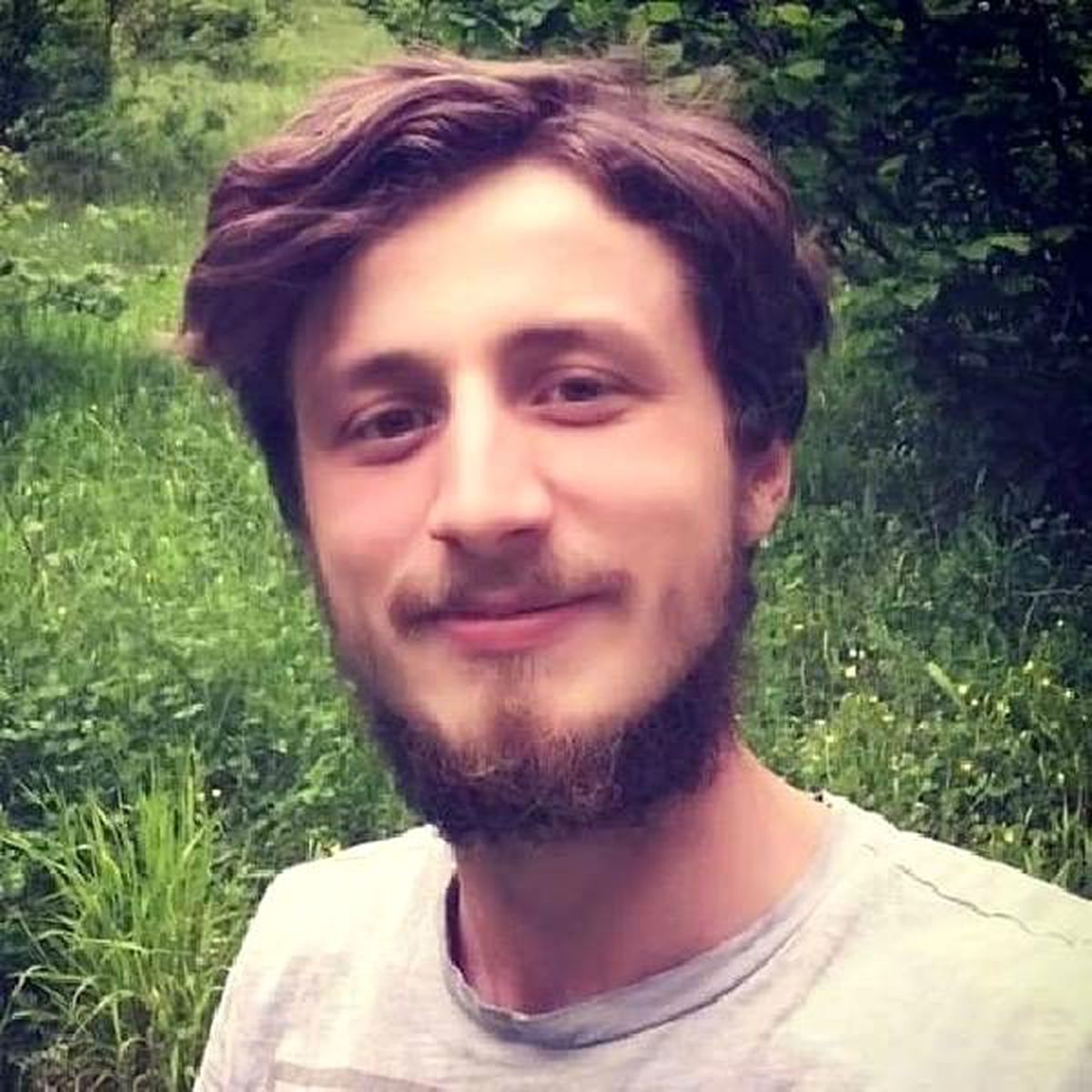 Odun çekerken traktörün altında kalan işçi hayatını kaybetti