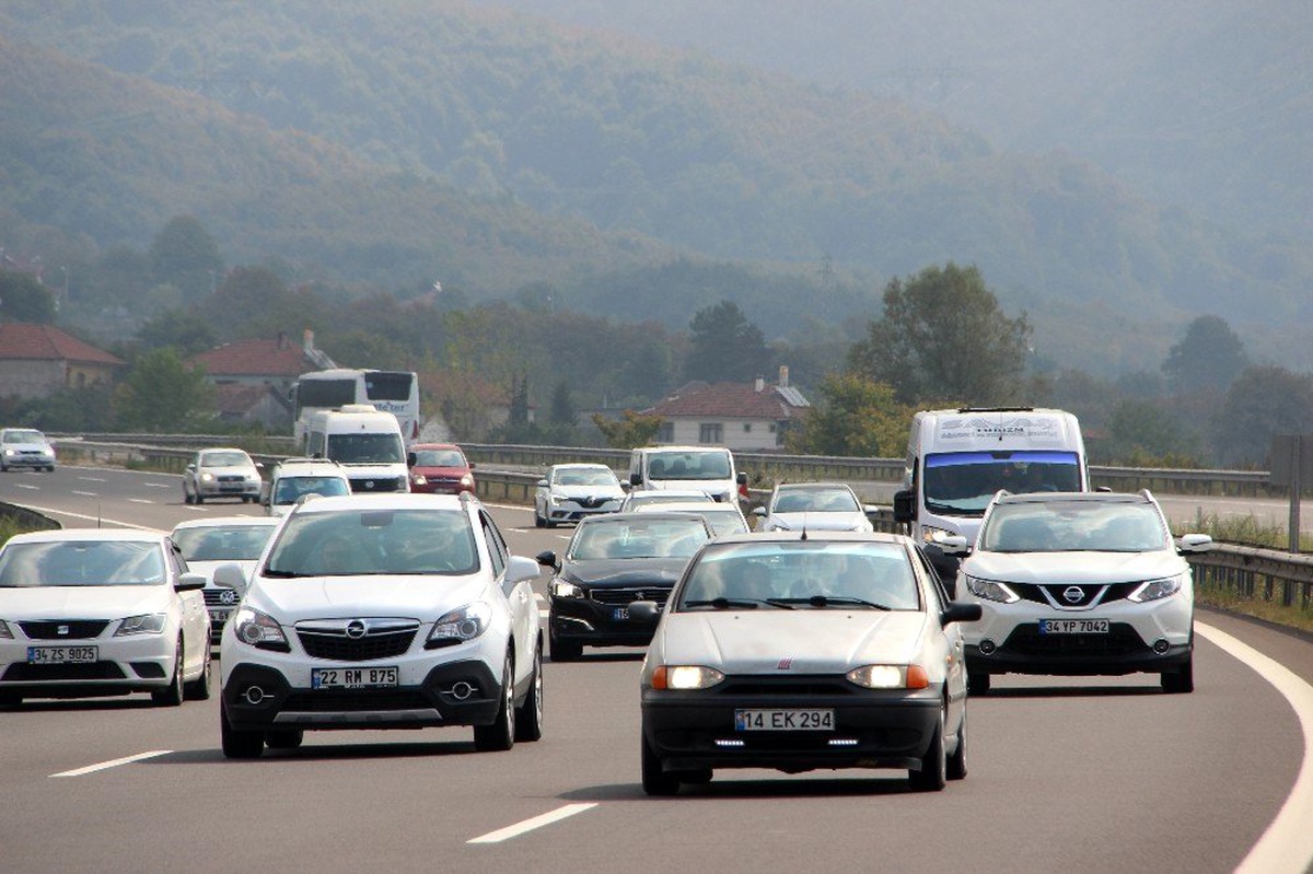 Otomobilden sonra en çok kamyonet ve motosiklet var