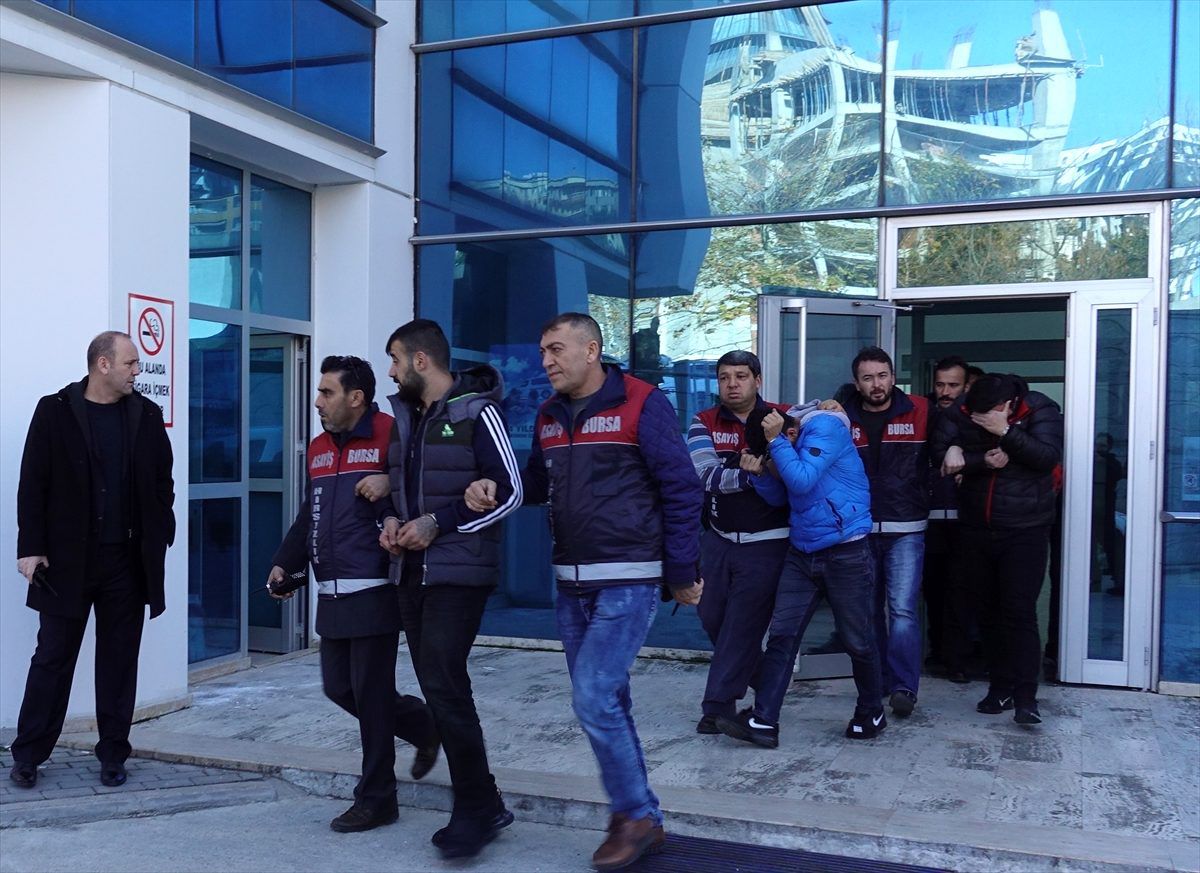 Polis ekiplerinin 13 bin aracı inceleyerek yakaladığı 5 hırsızlık zanlısı tutuklandı