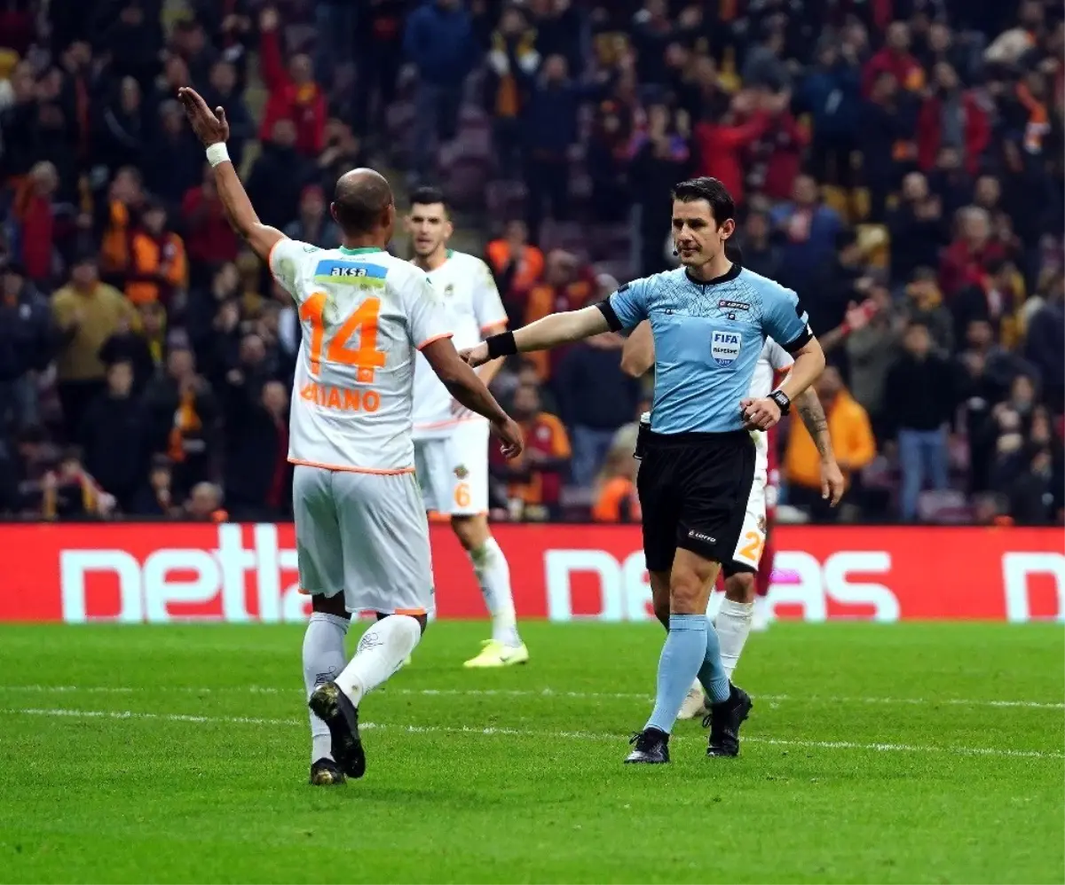 Süper Lig: Galatasaray: 1 - Aytemiz Alanyaspor: 0 (İlk yarı)