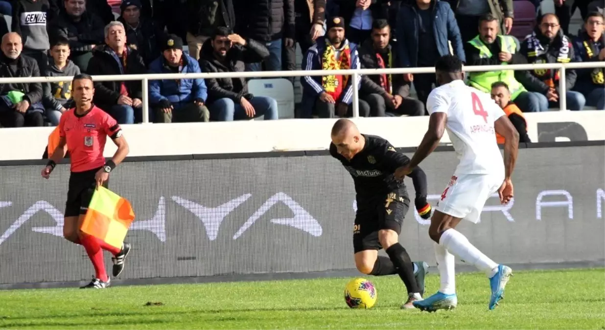 Süper Lig: Yeni Malatyaspor: 1 - DG Sivasspor: 2 (ilk yarı)