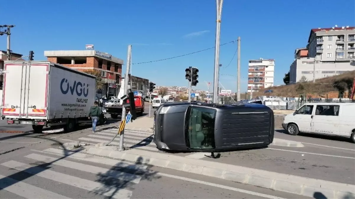 Takla atan araçtan burunları bile kanamadan çıktılar