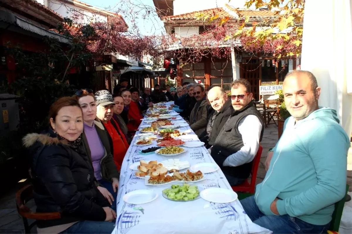 Tarihi Arasta esnafından birlik beraberlik kahvaltısı