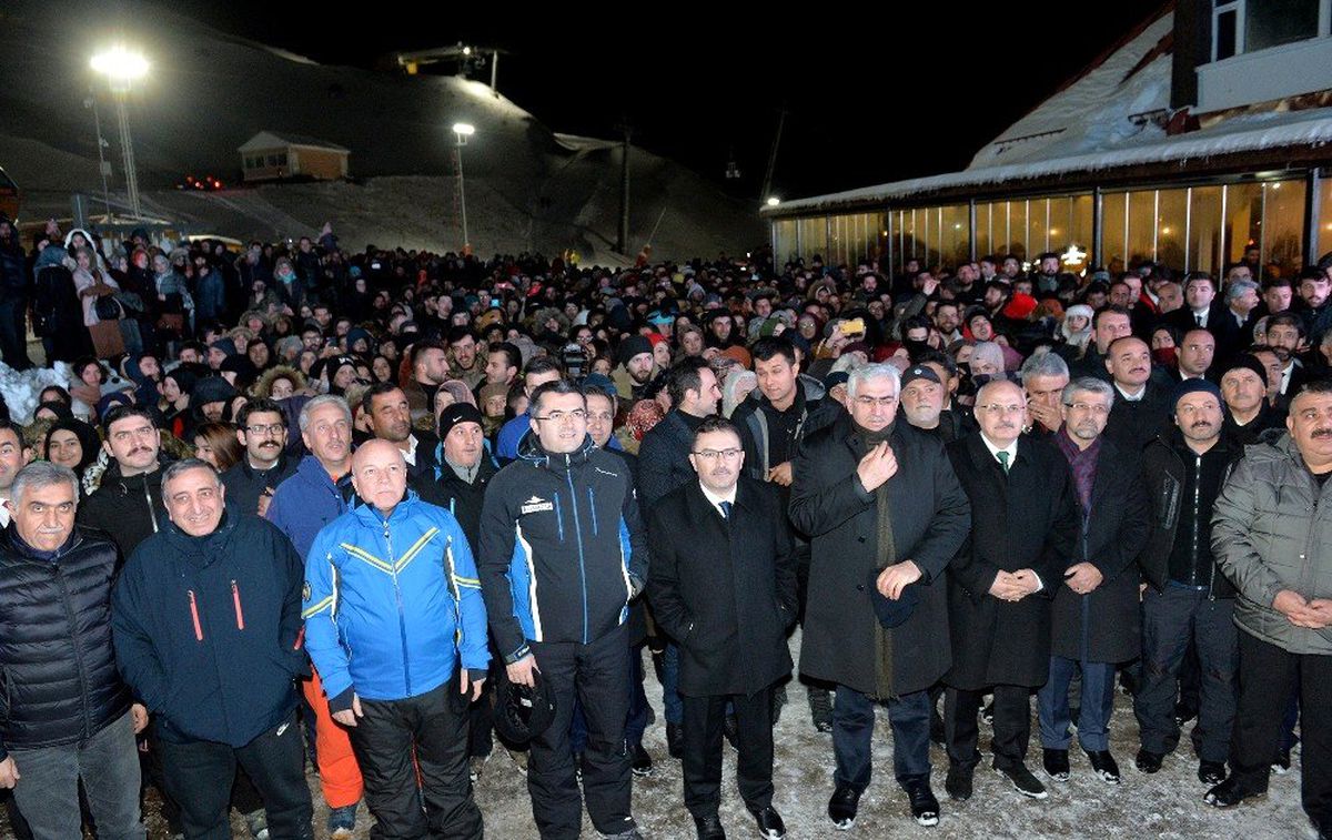Vali Okay Memiş, "Bugün itibariyle efsane Palandöken Kayak Merkezi\'mizde sezon açılışımızı...