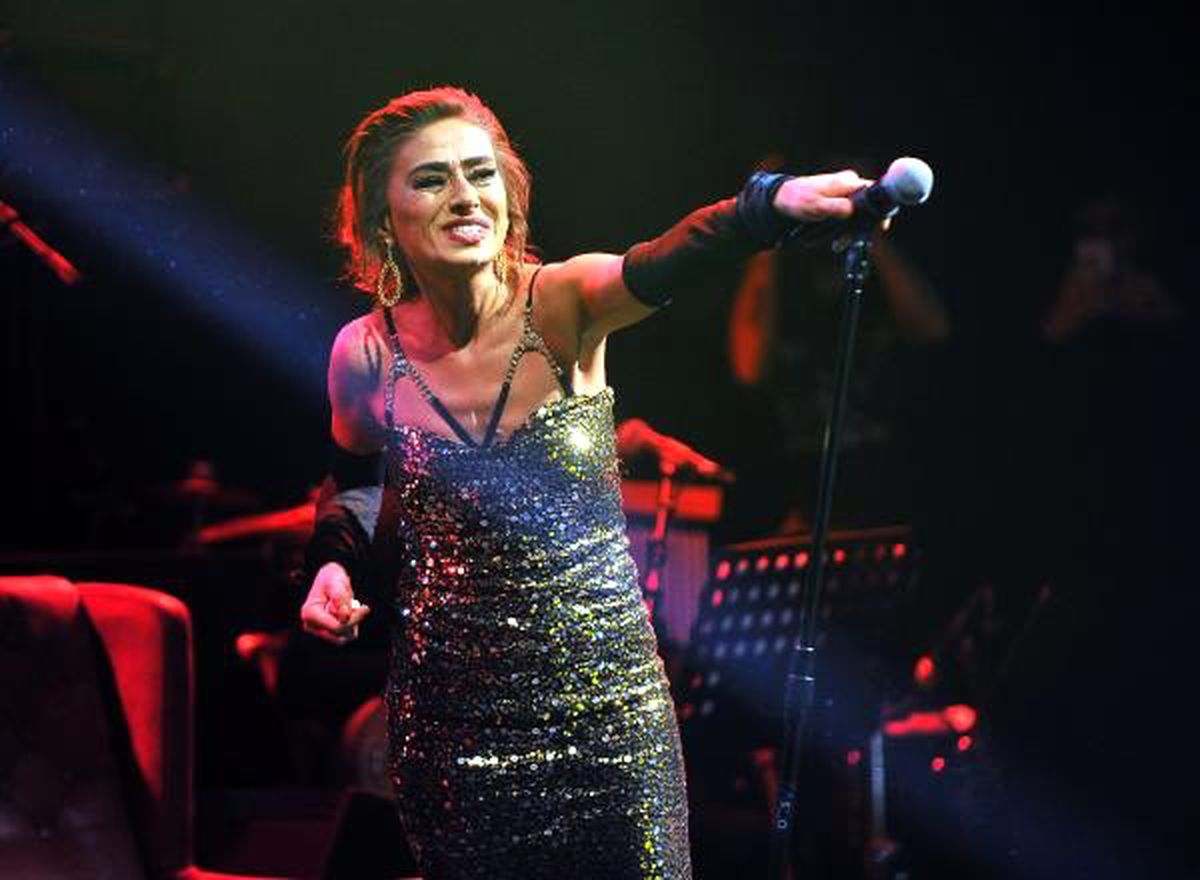 Yıldız Tilbe, Bursa\'da hayranlarını coşturdu