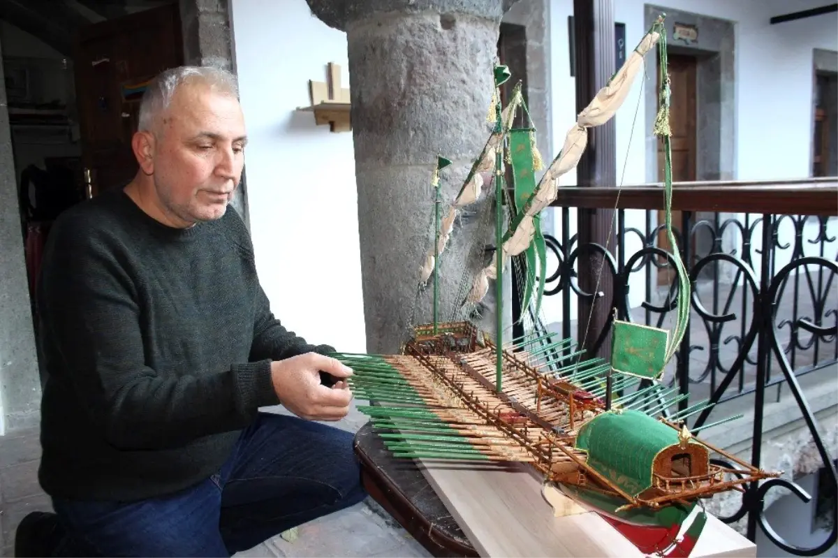 1 metrelik ahşap kadırga gemi için 8 ay uğraştı