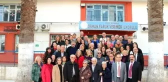 49 yıl sonra, öğrenciyken fotoğraf çektirdikleri merdivende buluştular