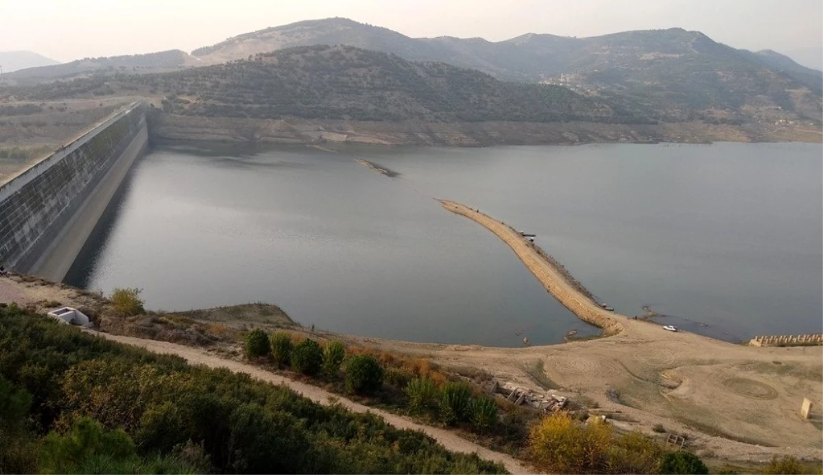 Beydağ Barajı\'nın su seviyesi üreticiyi düşündürüyor