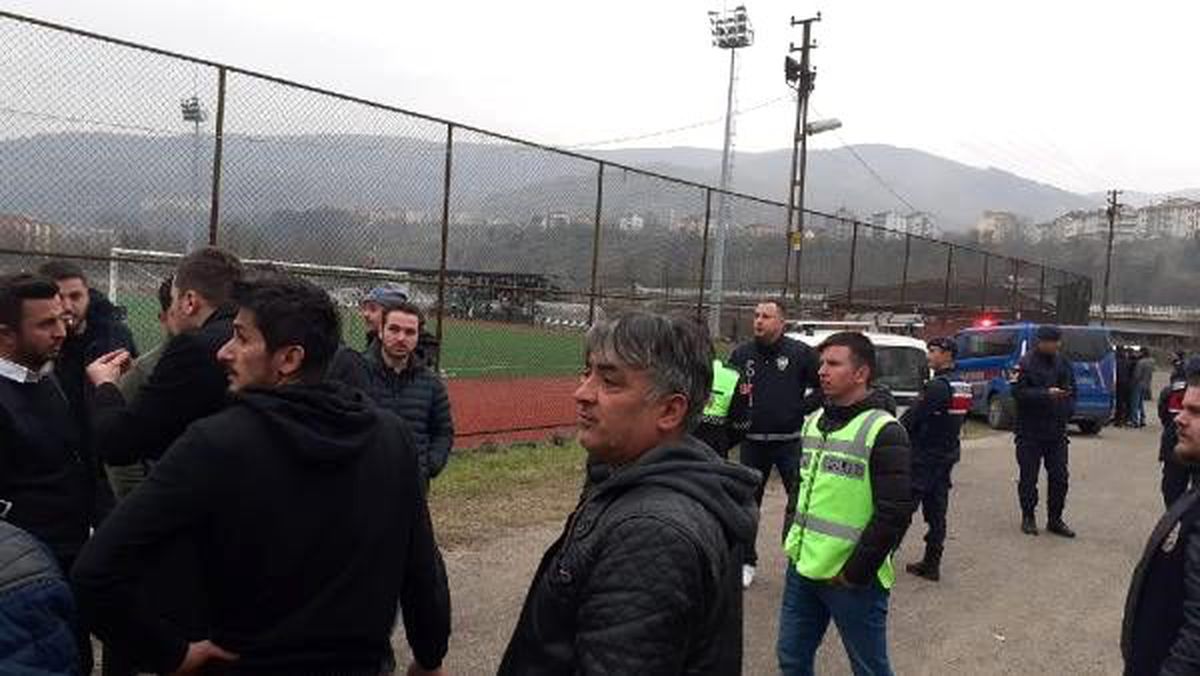 Karabük\'te amatör maçta kavga: 1 yaralı