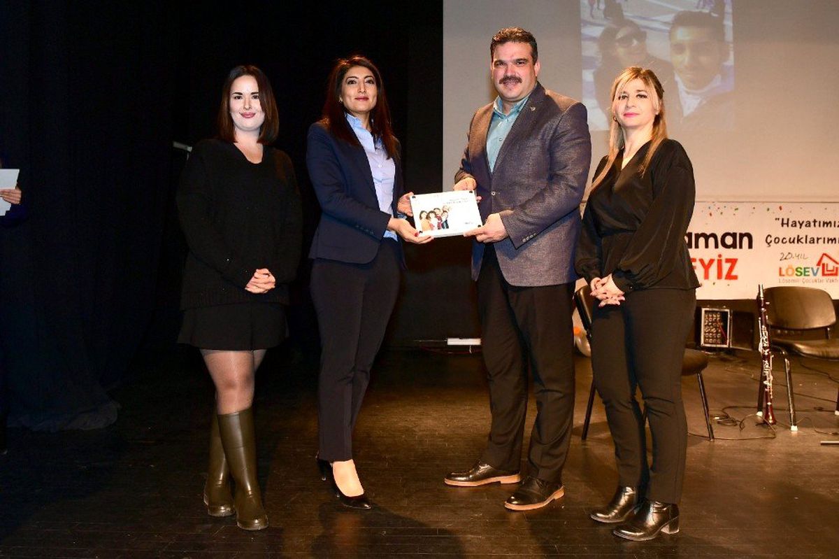 LÖSEV Eskişehir\'den Rektör Çomaklı\'ya ödül