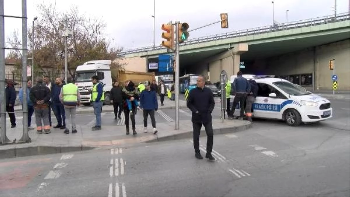 Şişli\'de beton mikseri yaya geçidini kullanmayan 2 kardeşe çarptı; 1 ölü 1 yaralı