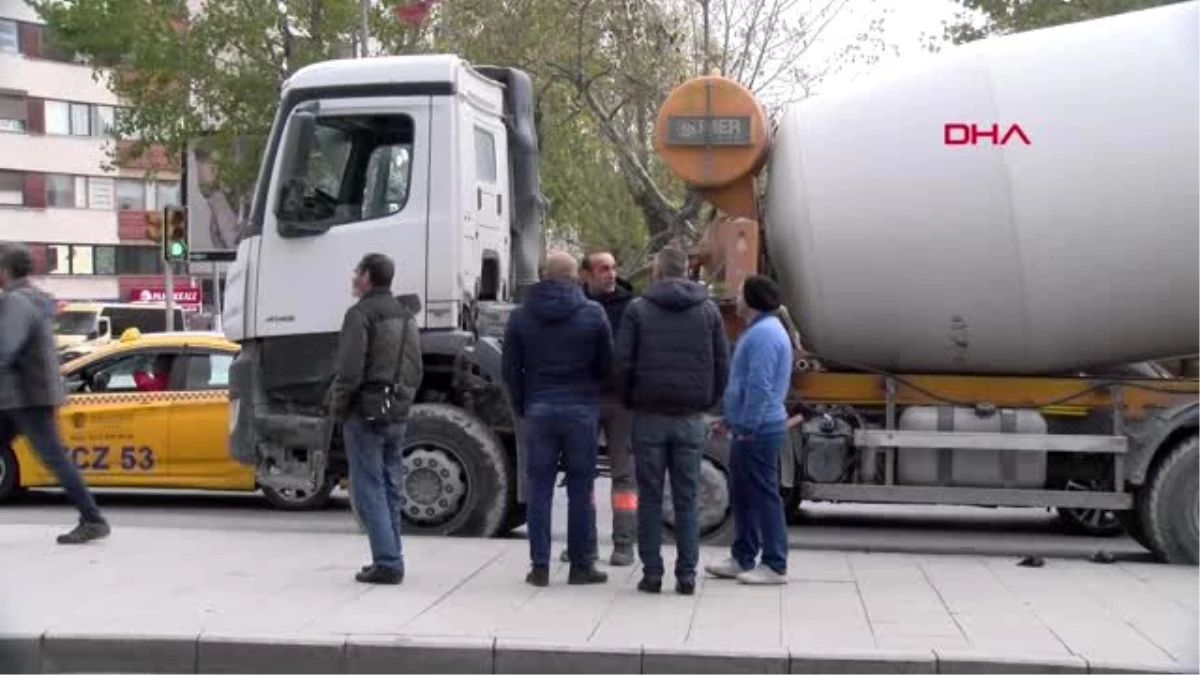 Şişli\'de beton mikseri yaya geçidini kullanmayan 2 kardeşe çarptı; 1 ölü 1 yaralı