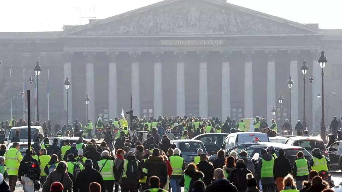 Video | Paris\'i savaş alanına çeviren \'Sarı Yelekliler\' kim ve ne istiyorlar?