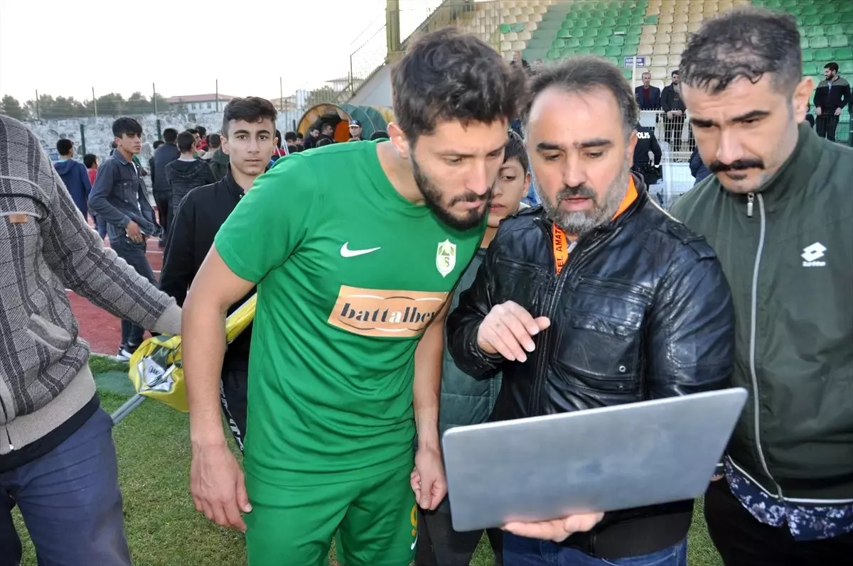 Adıyaman 1954 sporlu futbolcular \'Millilerden Asker Selamı\' karesini seçti