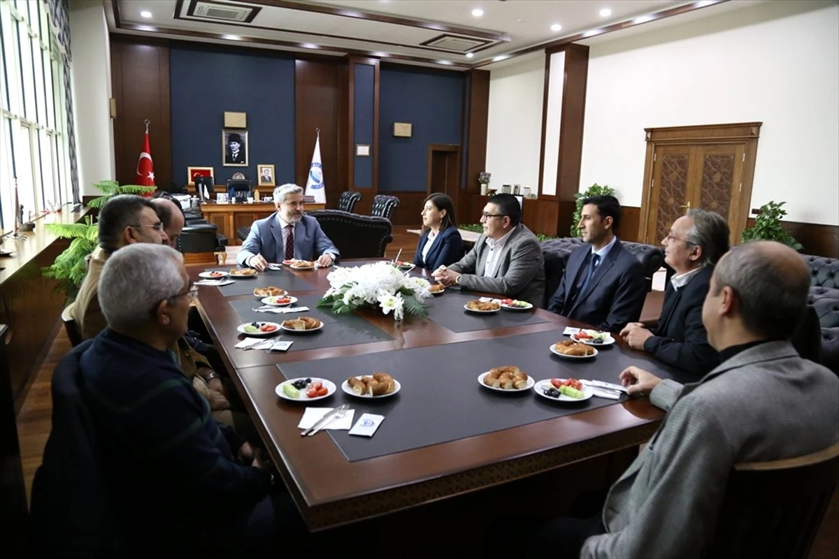 ASÜ Rektörü Prof. Dr. Yusuf Şahin, akademisyenlerle bir araya geldi