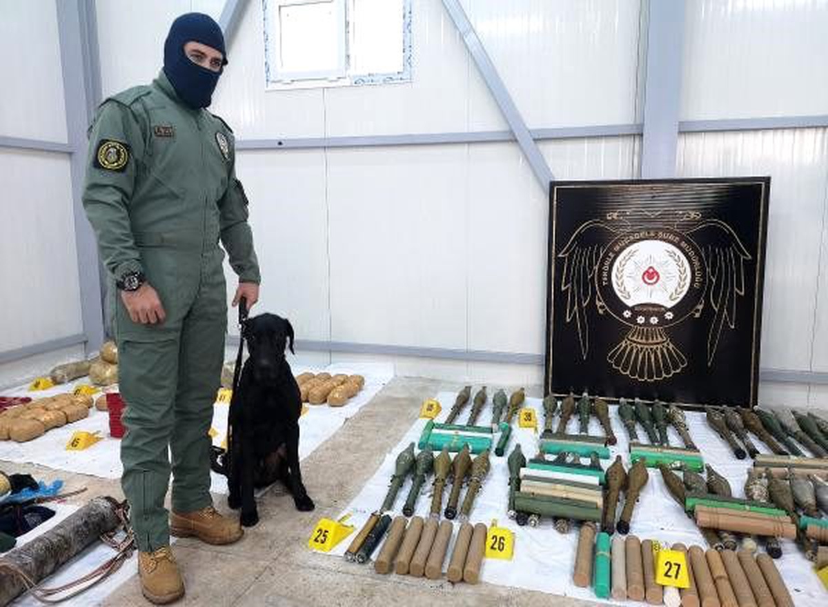Diyarbakır\'da PKK\'ya büyük operasyon; Terör örgütünün cephaneliği ele geçirildi (2)