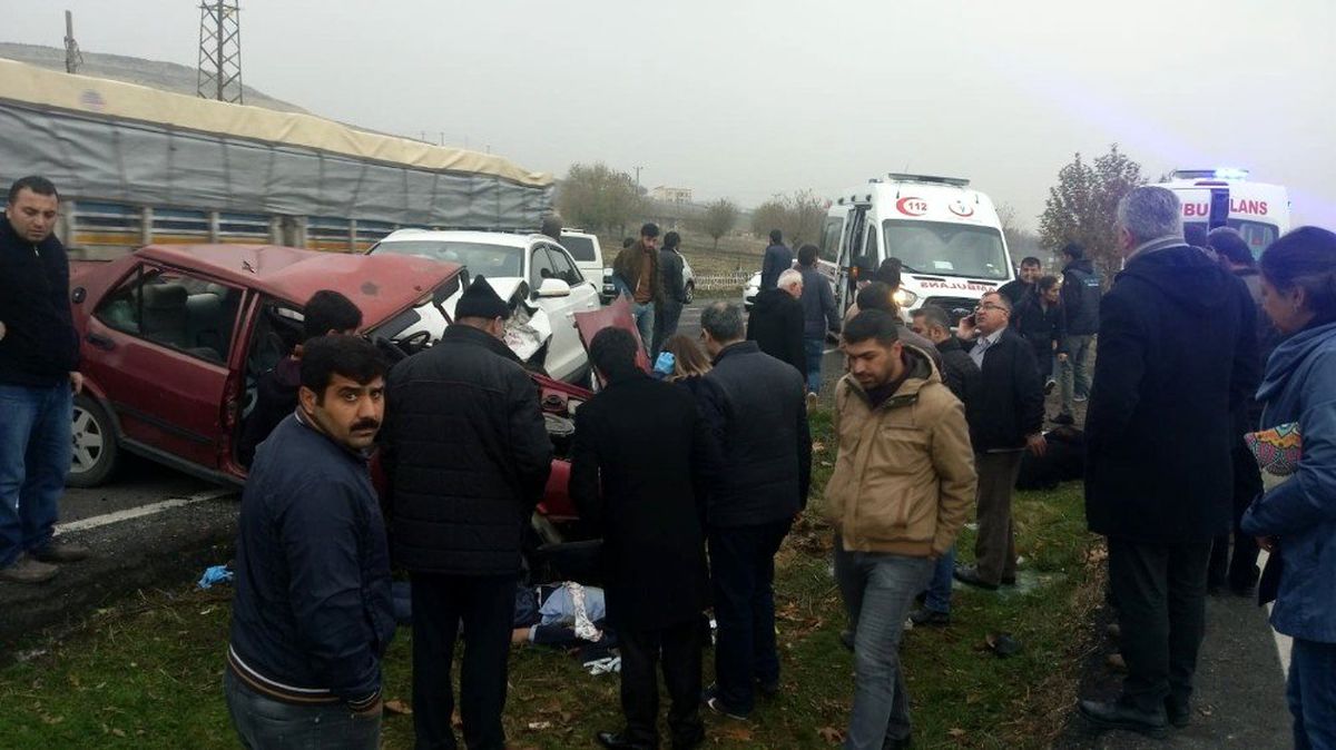 Diyarbakır\'da trafik kazası: 3 yaralı