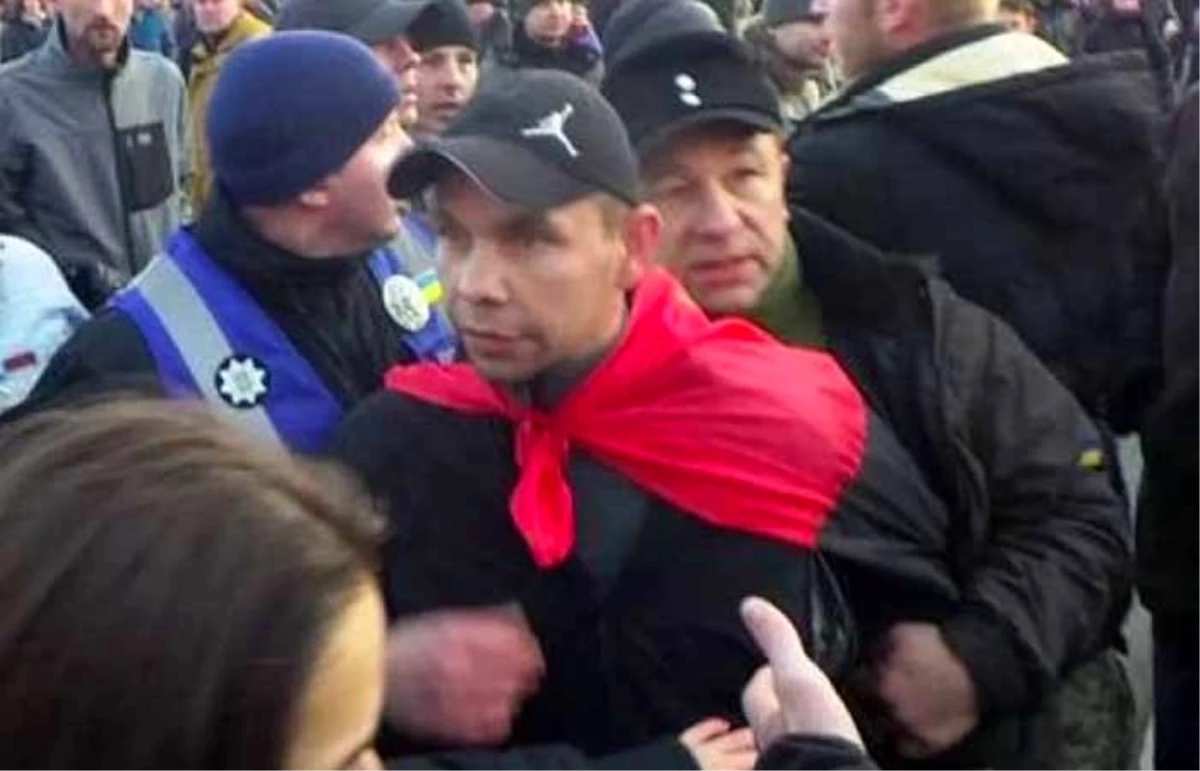 Eski Ukrayna Devlet Başkanı Poroşenko\'ya yumurtalı saldırı