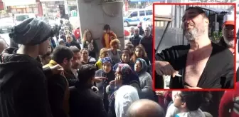 Karton toplama işinin özel bir firmaya verileceği iddiası üzerine roman vatandaşlar belediyeyi bastı, bir vatandaş kendini kesti