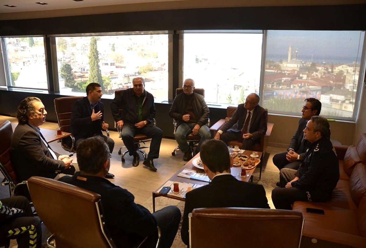 Kuşadası\'nda değişim şehir içi ulaşımla devam ediyor