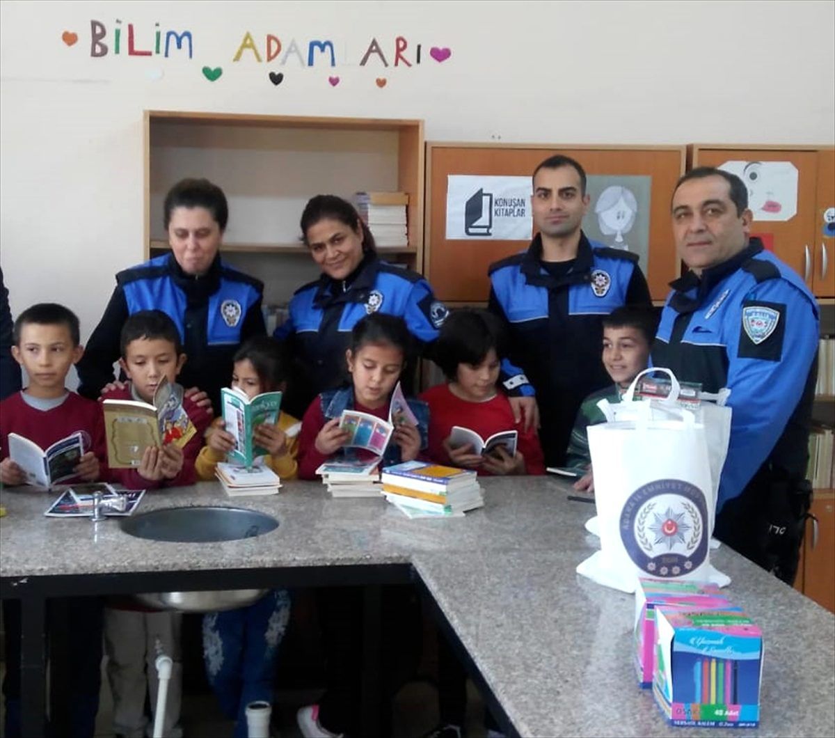Öğretmenin mektupla kitap talebine emniyetten destek