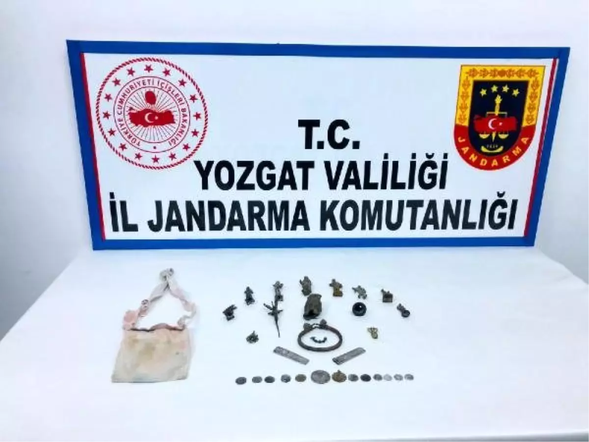 Otobüsteki yolcunun çantasından tarihi eserler çıktı