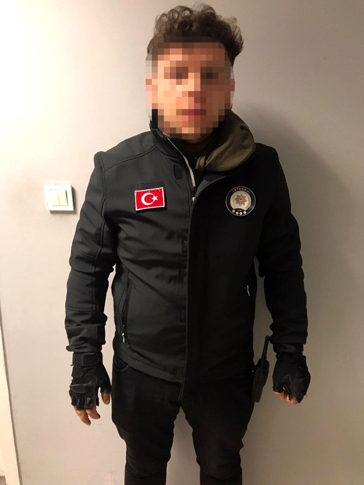 Polis kıyafetiyle yakalandı "Dizi setinde çalışıyorum" dedi