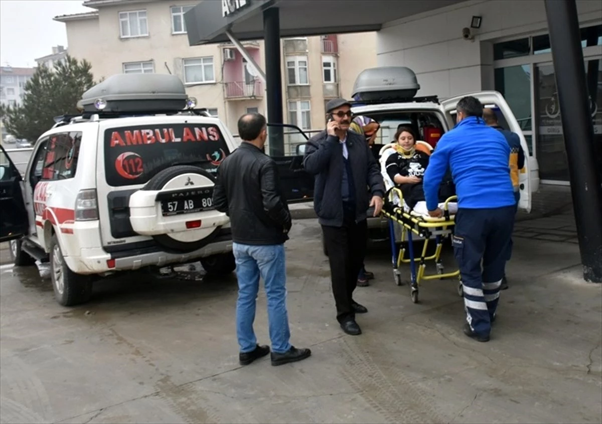 Sinop\'ta devrilen otomobildeki 5 kişi yaralandı