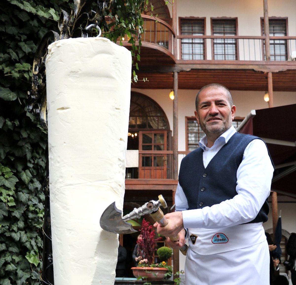 Tarihi konakta dondurma şov