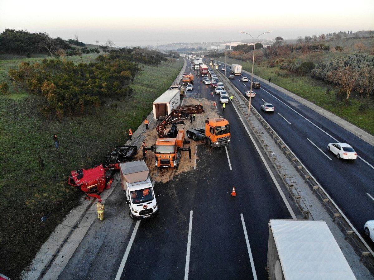 TEM Otoyolunda trafik kitlendi