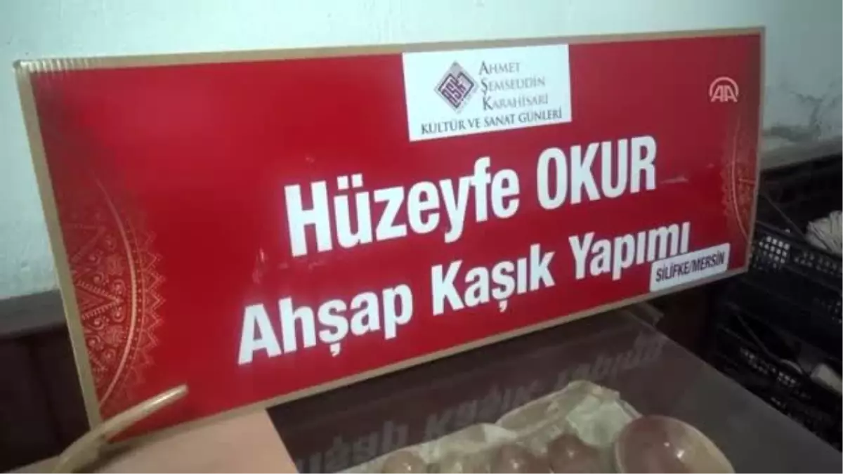 Yarım asırdır sürdürdüğü ahşap kaşık yapımını yaşatmak istiyor