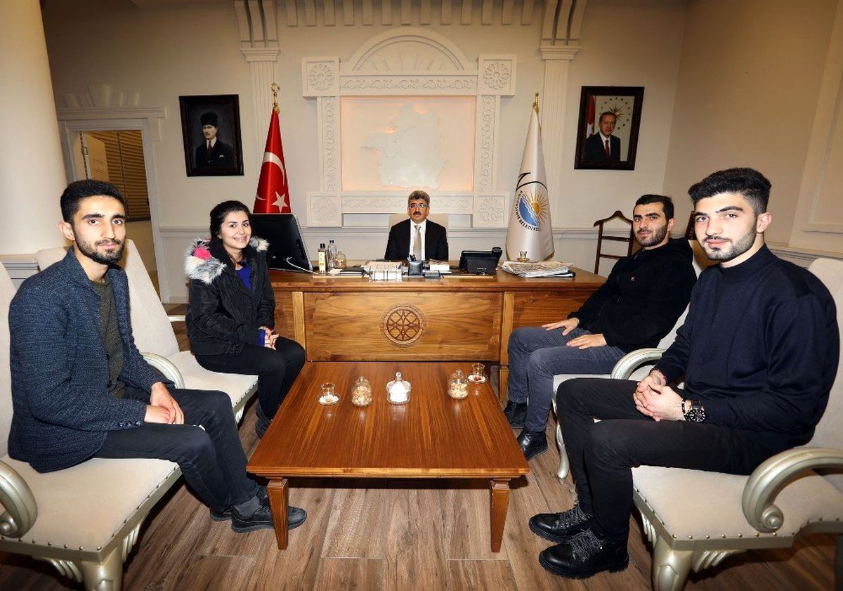 YYÜ Öğrenci Konseyi ulaşım sıkıntılarını Vali Bilmez\'e aktardı