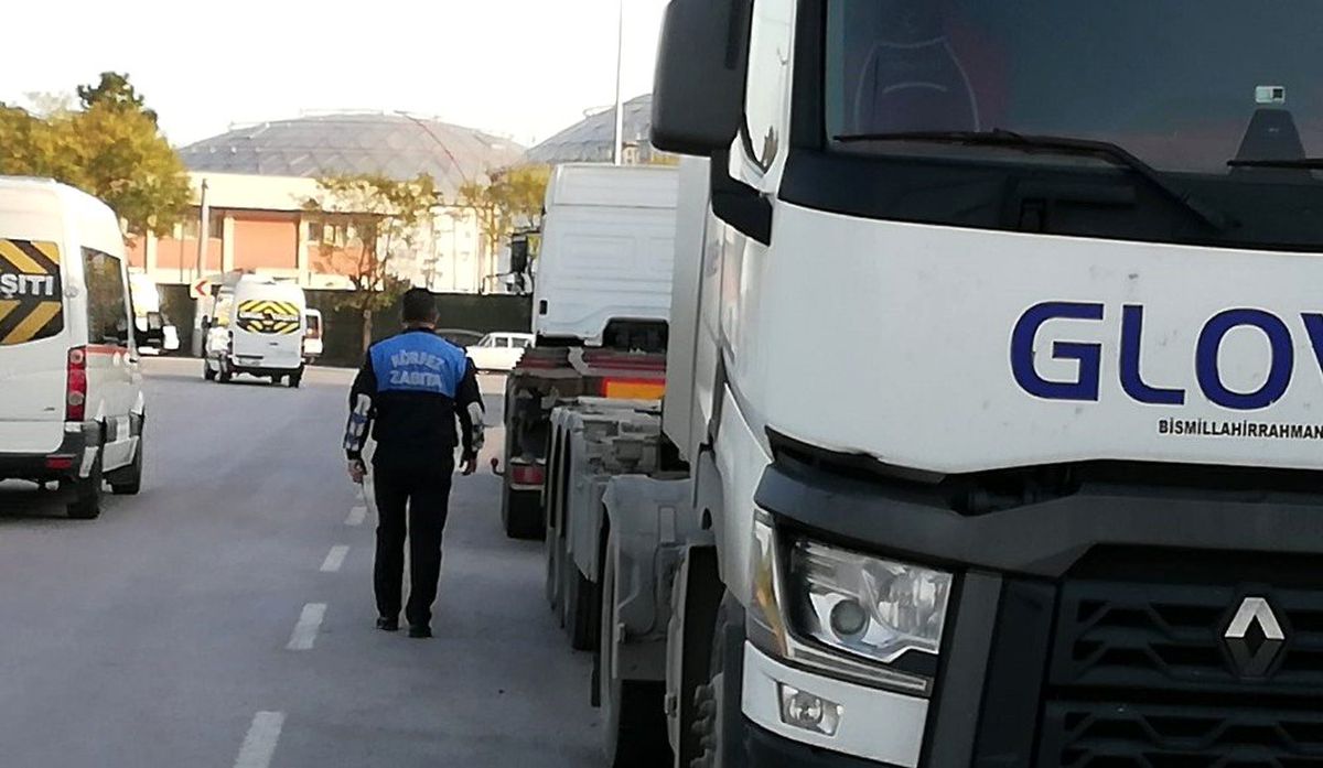 Zabıtadan tırlara sıkı denetim