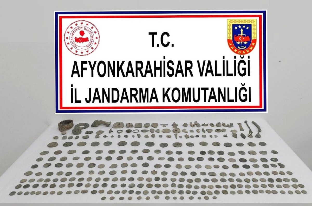 239 adet sikke ve 70 adet tarihi obje ele geçirildi